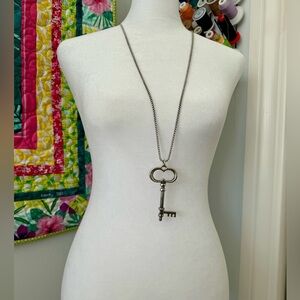 Chico’s Long Key Pendant Necklace❤️